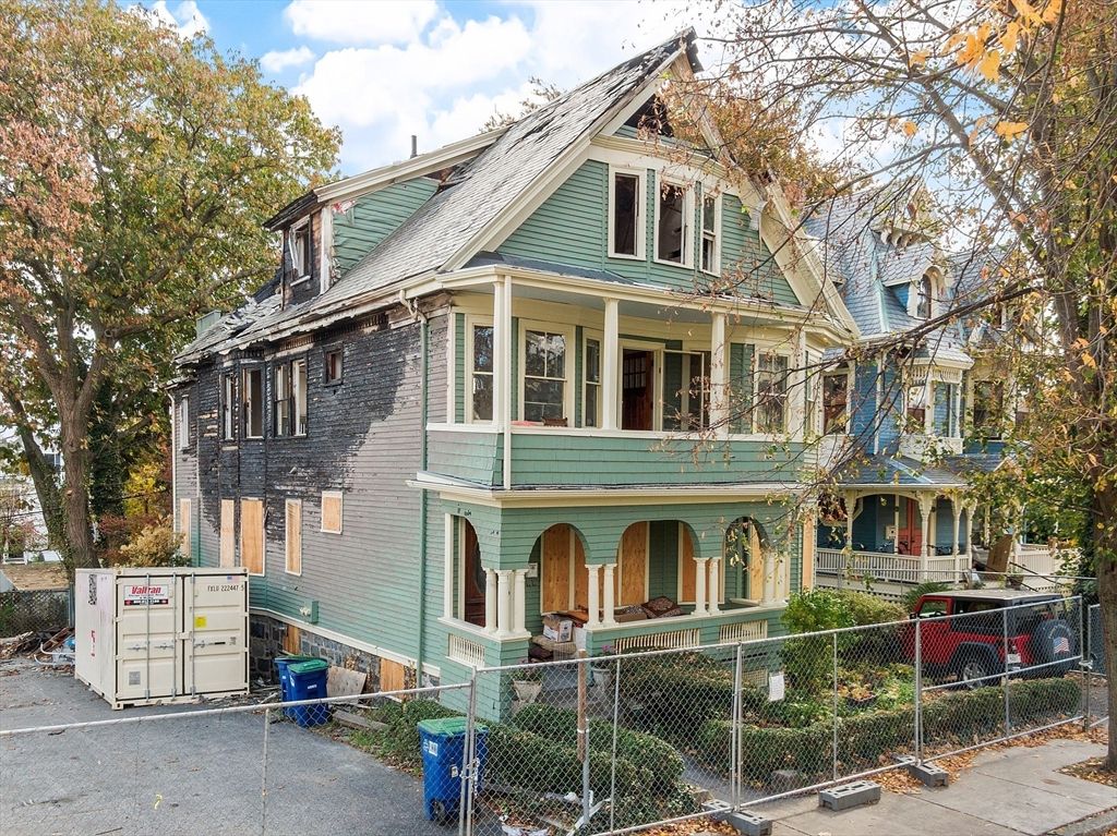 Exterior, Facade, Queen Anne Victorian