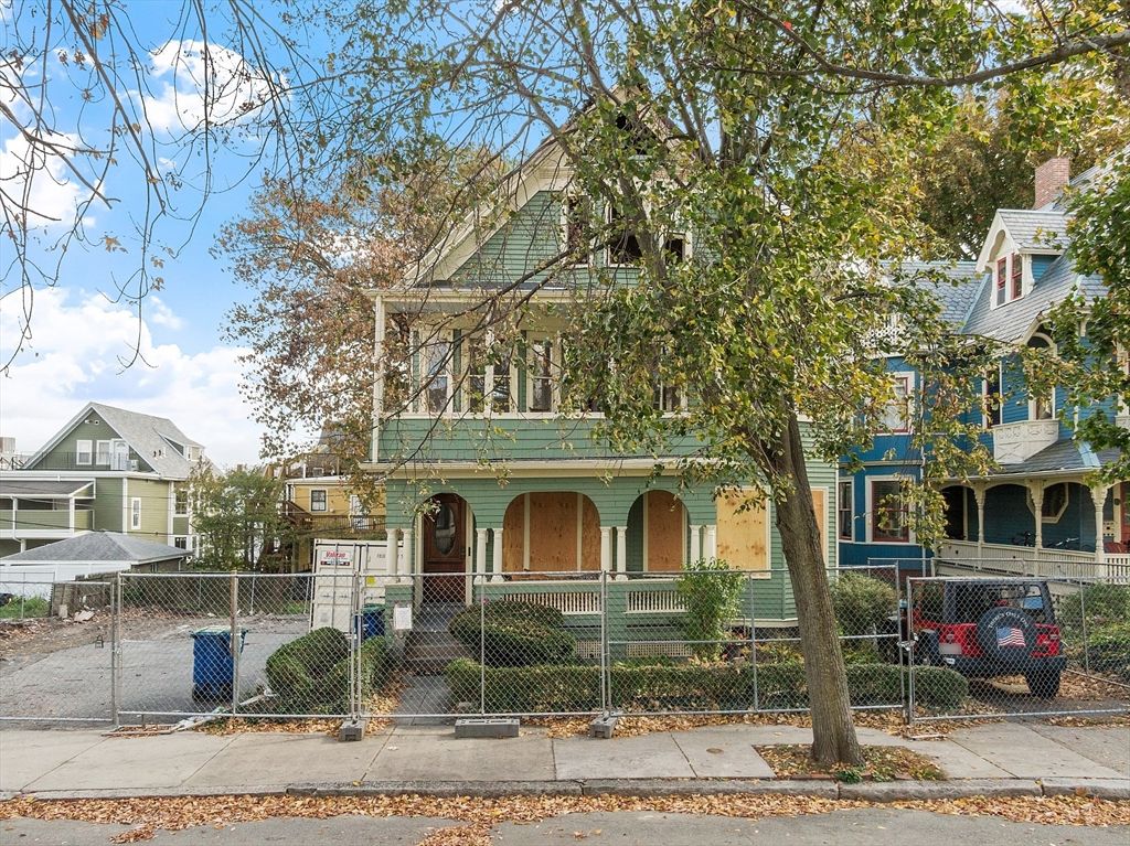 Exterior, Facade, Queen Anne Victorian