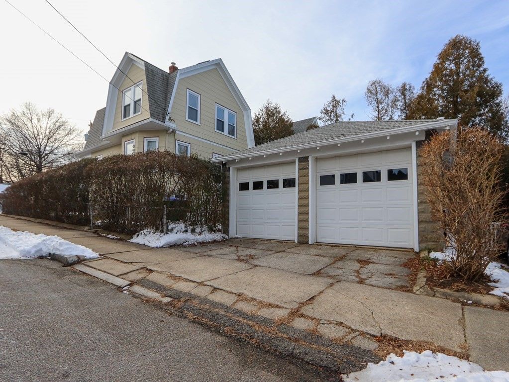 Attached, Exterior, Facade, Farmhouse