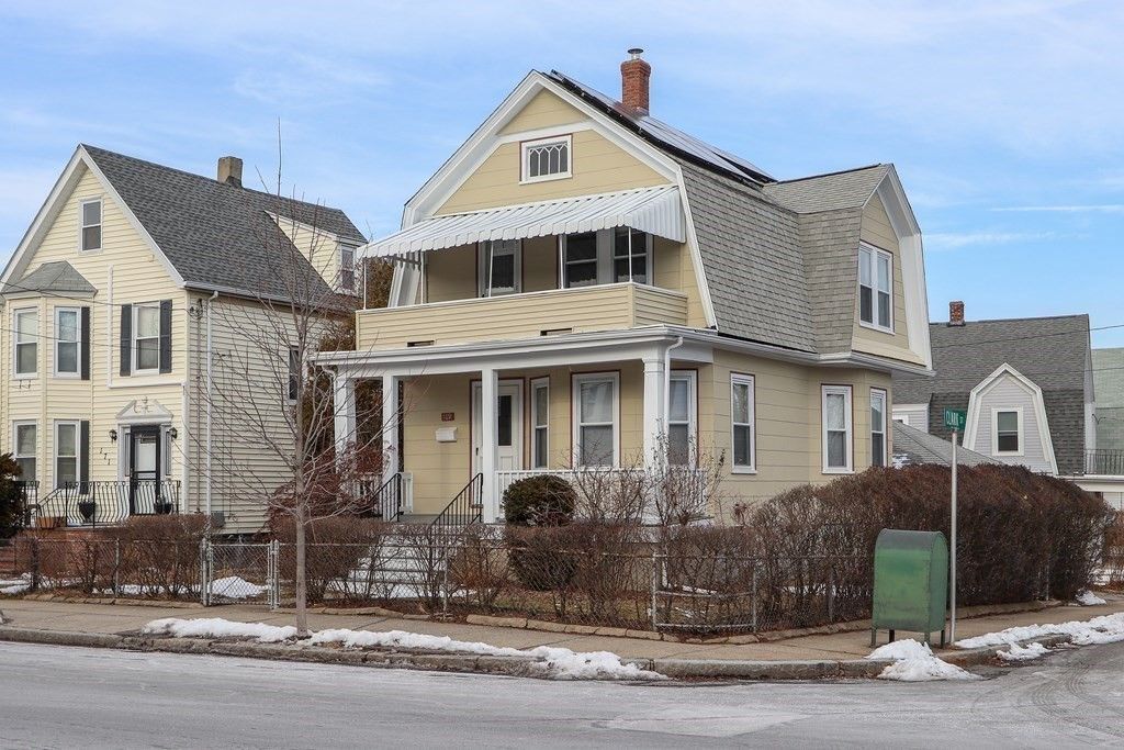 Exterior, Facade, Queen Anne Victorian