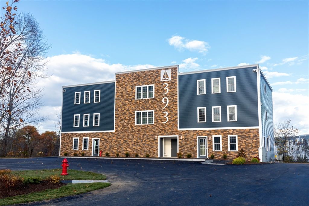 Exterior, Facade, Rowhouse