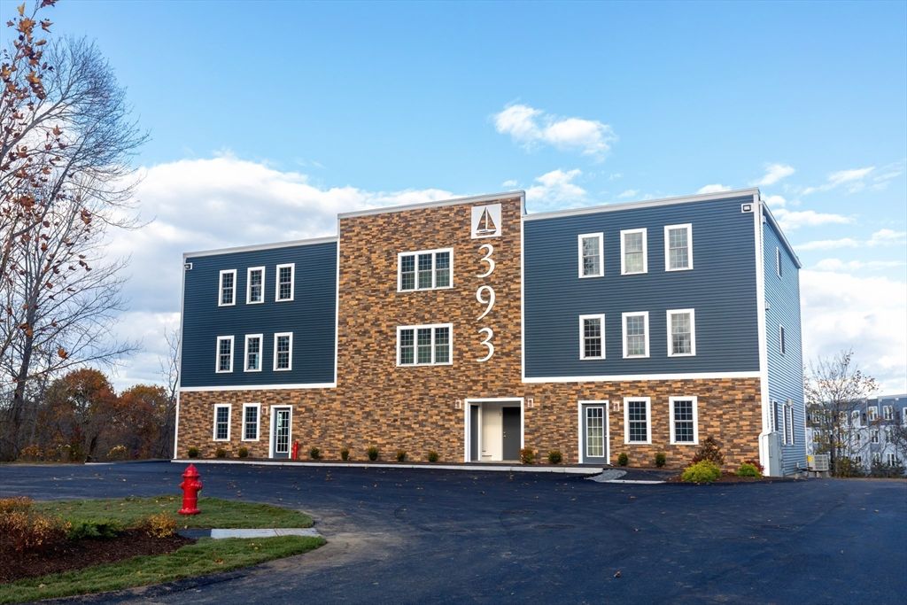 Exterior, Facade, Rowhouse