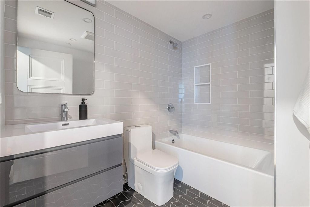 Bathroom, Interior, Recessed Lighting
