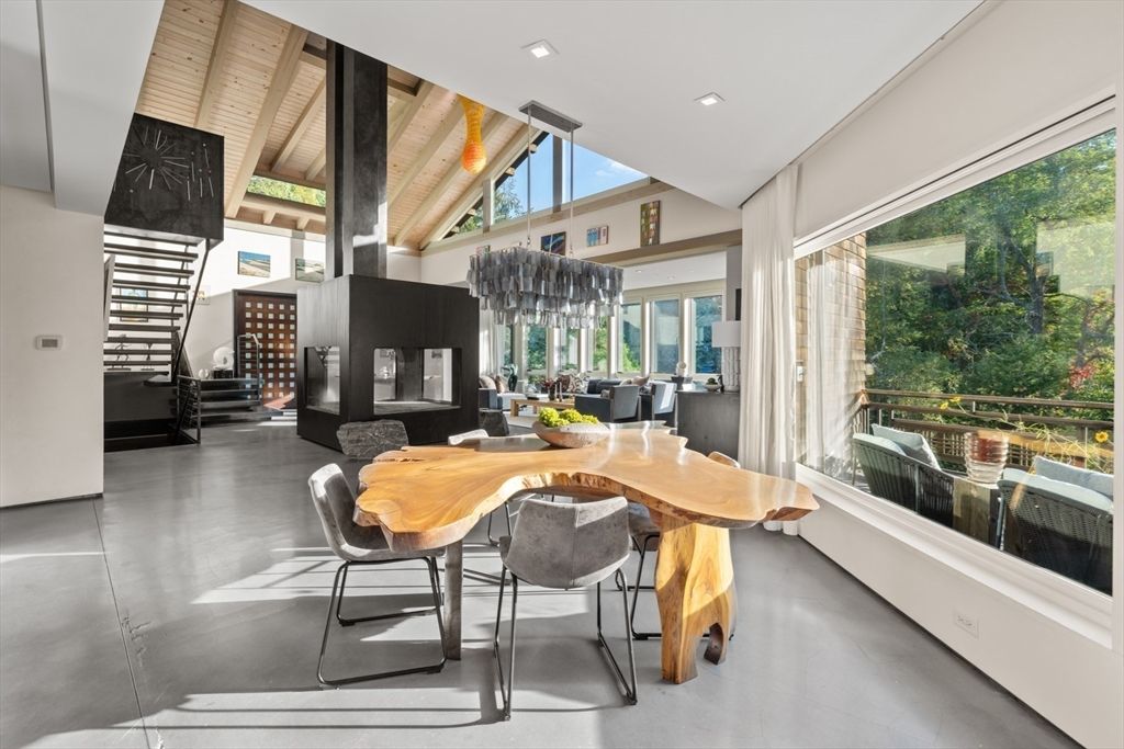 Dining room, Fireplace, Interior, Recessed Lighting, Wooden Beams, Wooden Ceilings