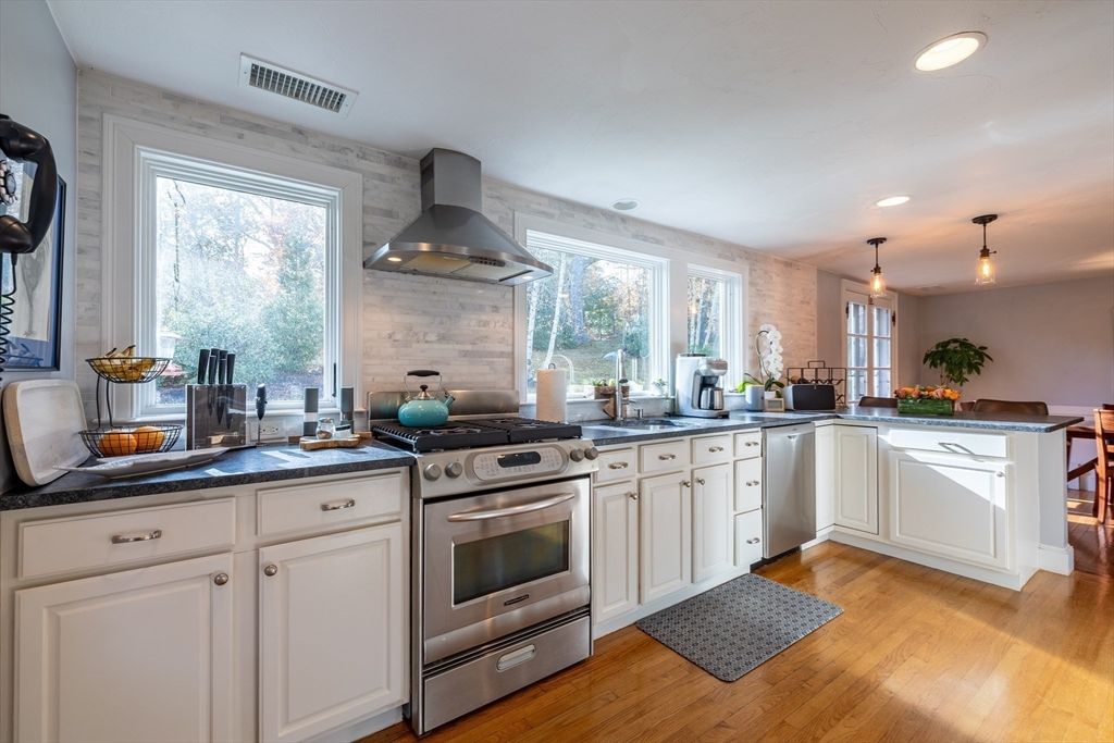Dining room, Interior, Kitchen, Pendant Lights, Recessed Lighting, Stainless Steel Appliances, Wood Texture Flooring