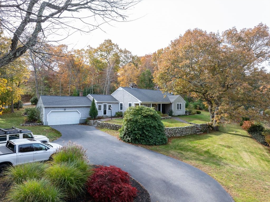 Attached, Exterior, Facade, Cape Cod