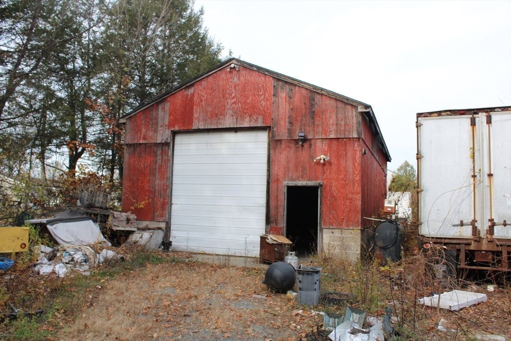 Detached Garage, Exterior