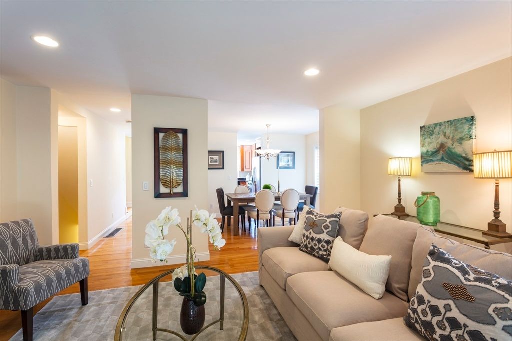 Dining room, Interior, Living room, Recessed Lighting, Wood Texture Flooring