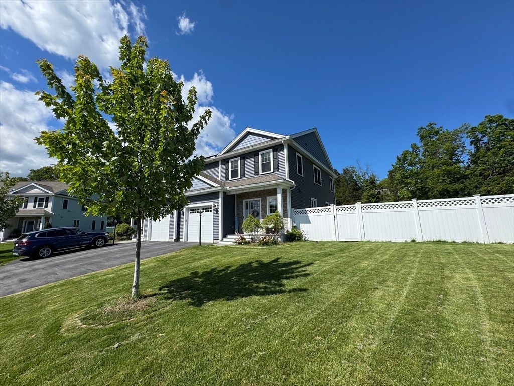 Attached, Backyard, Exterior, Facade, Queen Anne Victorian