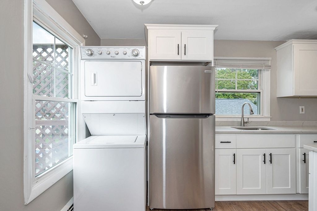 Interior, Kitchen, Utility Closets, Washer, Wood Texture Flooring