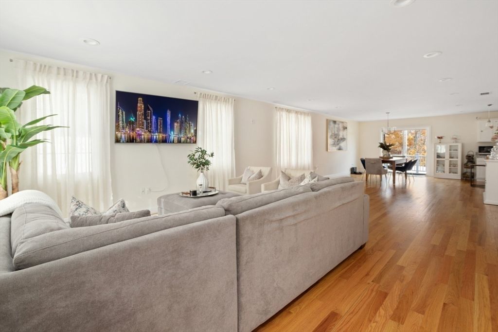 Chandelier, Dining room, Interior, Living room, Recessed Lighting, Wood Texture Flooring
