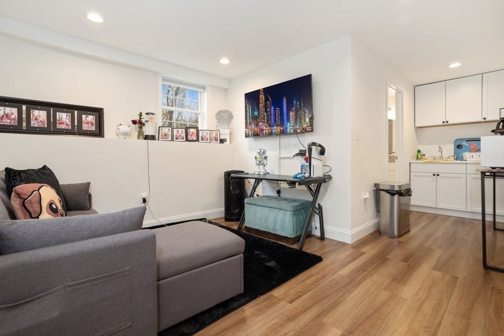 Interior, Recessed Lighting, Wood Texture Flooring