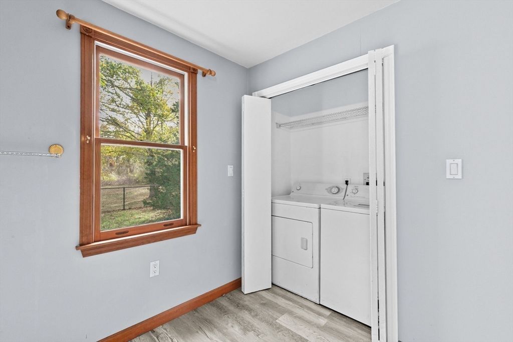 Interior, Utility Closets, Washer, Wood Texture Flooring