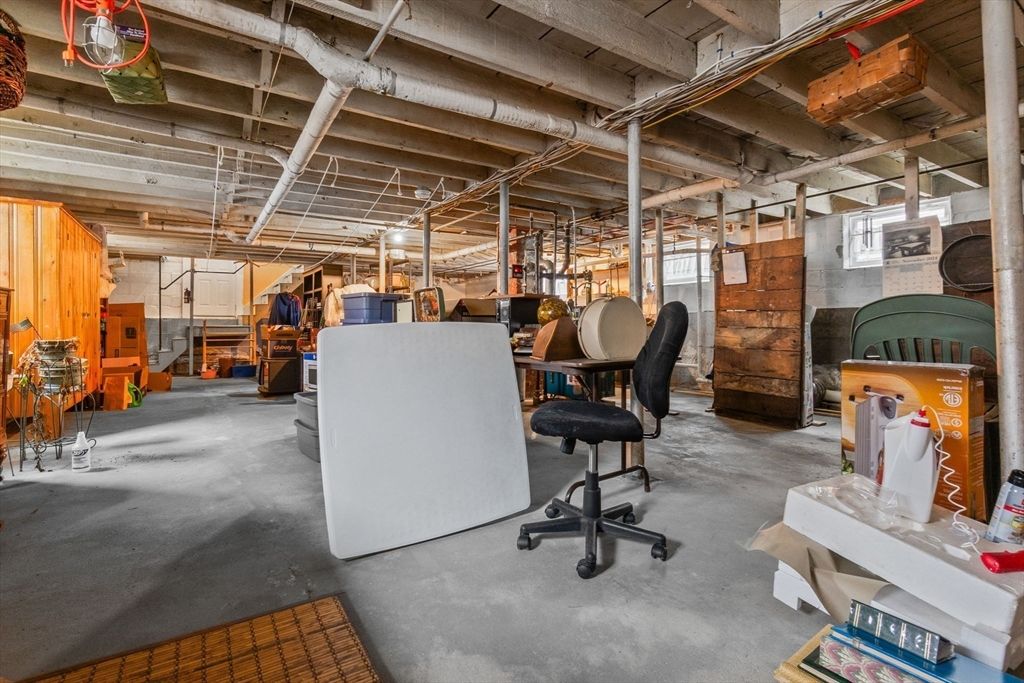 Home Office, Interior