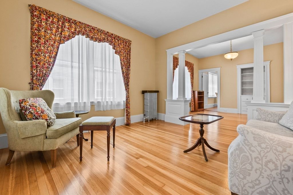 Interior, Pendant Lights, Wood Texture Flooring