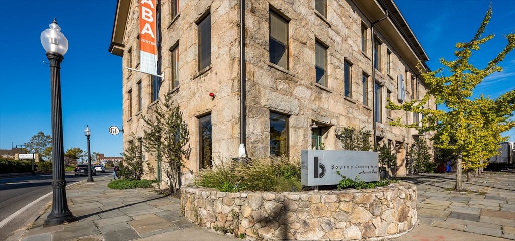 Exterior, Facade, Rowhouse