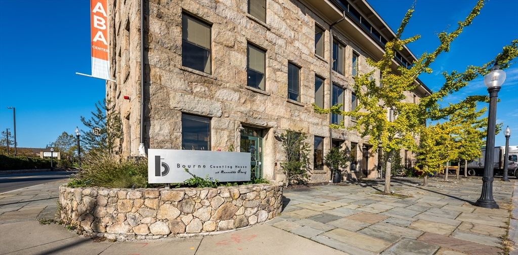 Exterior, Facade, Rowhouse