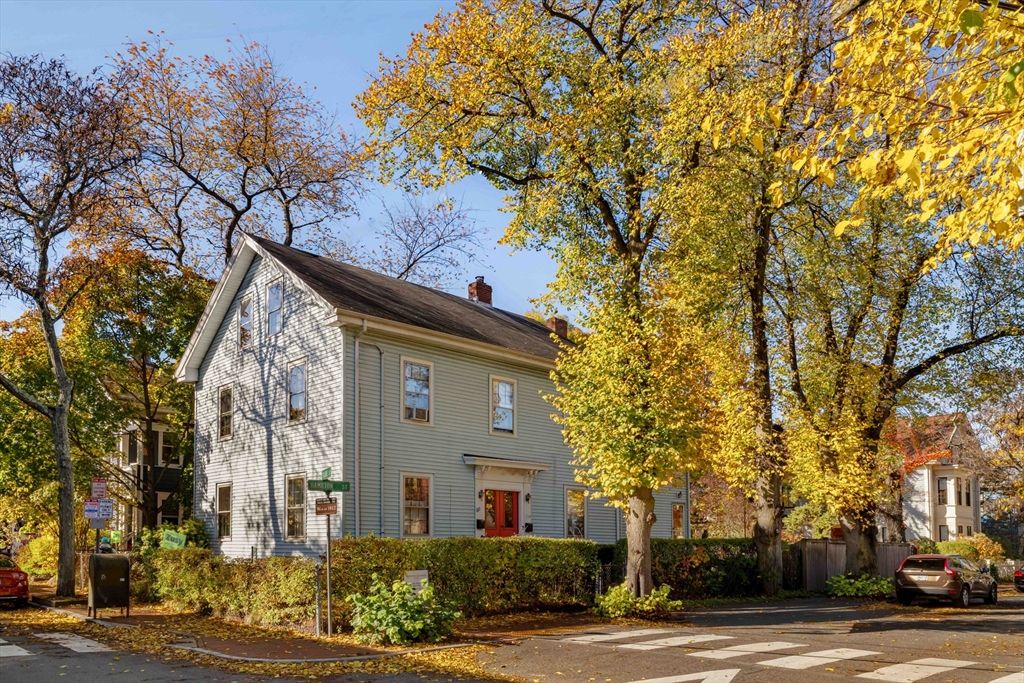 Exterior, Facade, Queen Anne Victorian