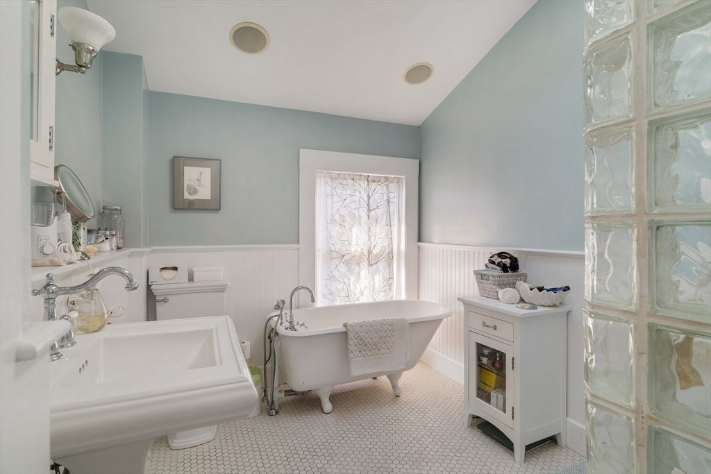 Bathroom, Free Standing Baths, Interior