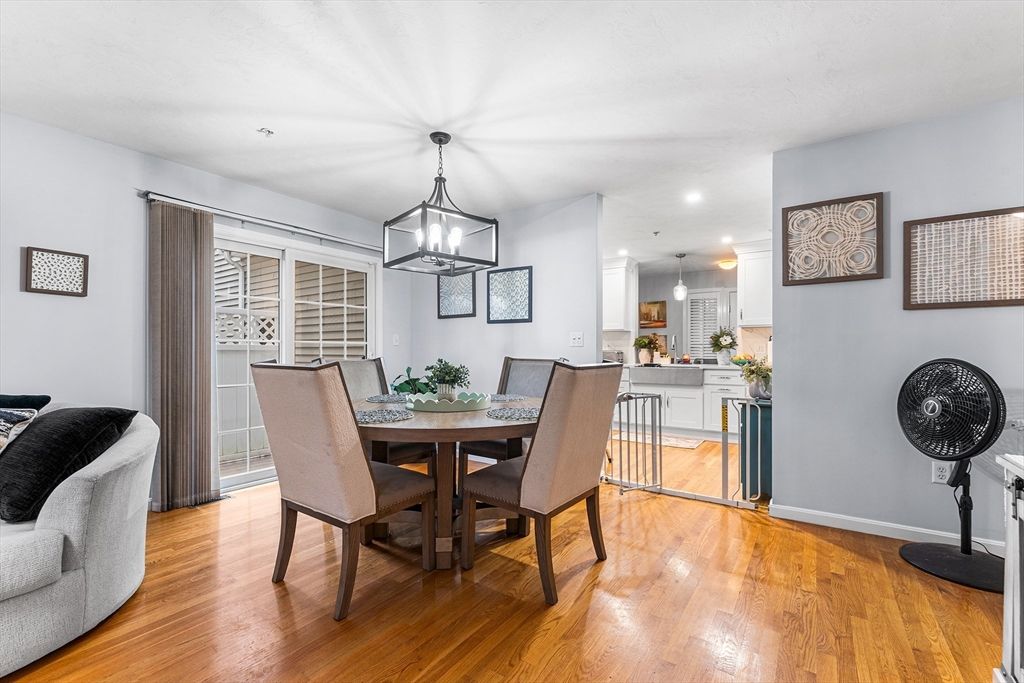 Dining room, Interior, Kitchen, Pendant Lights, Recessed Lighting, Wood Texture Flooring
