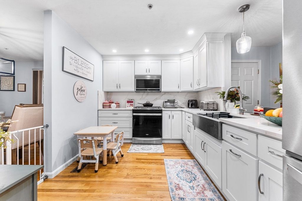 Dining room, Interior, Kitchen, Pendant Lights, Recessed Lighting, Stainless Steel Appliances, Wood Texture Flooring