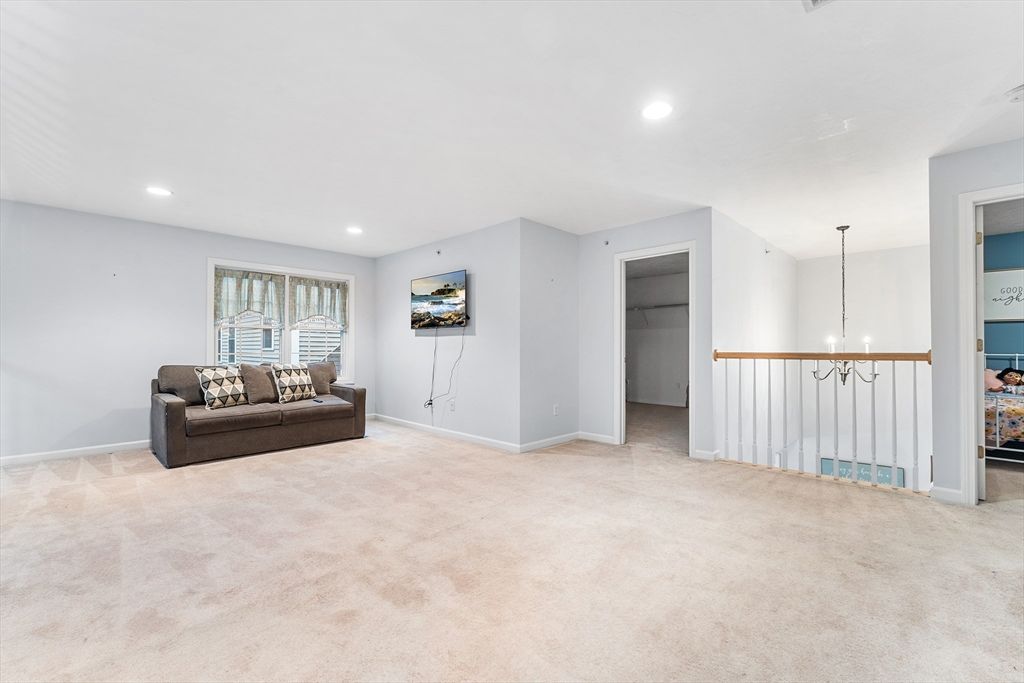 Empty room, Interior, Pendant Lights, Recessed Lighting