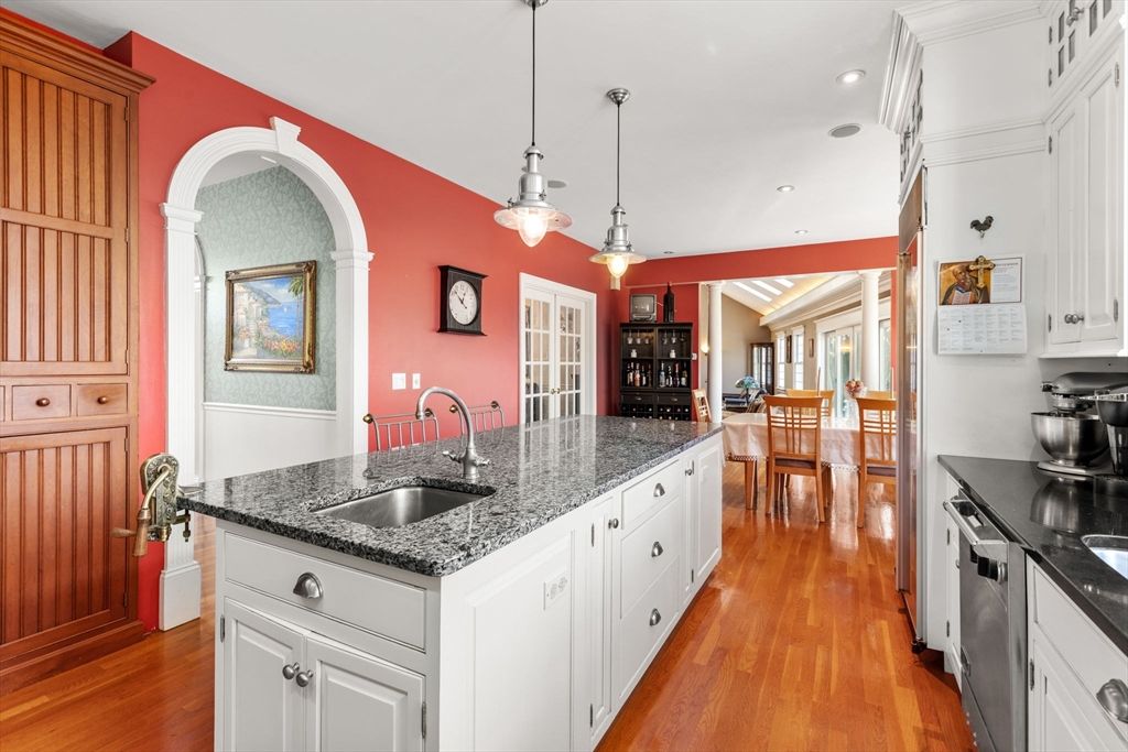 Dining room, Interior, Kitchen, Pendant Lights, Recessed Lighting, Wood Texture Flooring