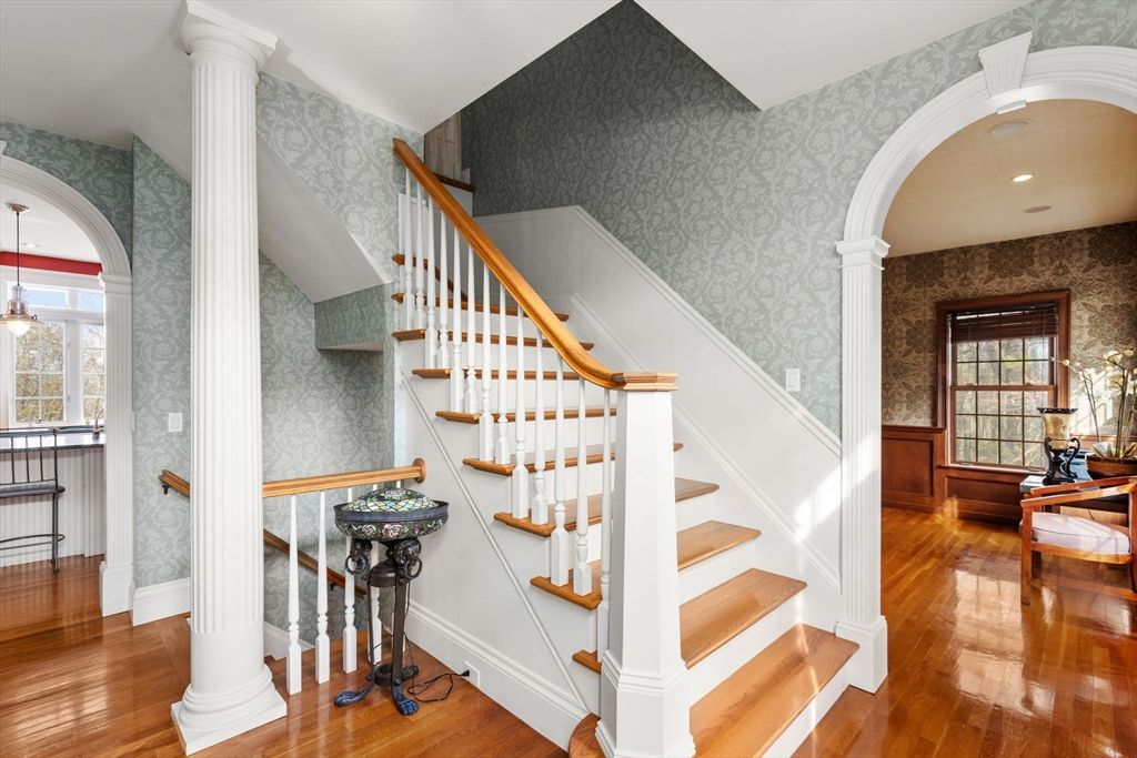 Interior, Pendant Lights, Recessed Lighting, Wood Texture Flooring