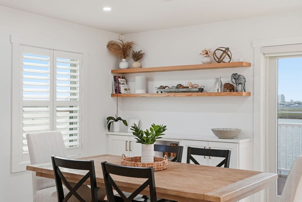 Dining room, Interior, Recessed Lighting, Water