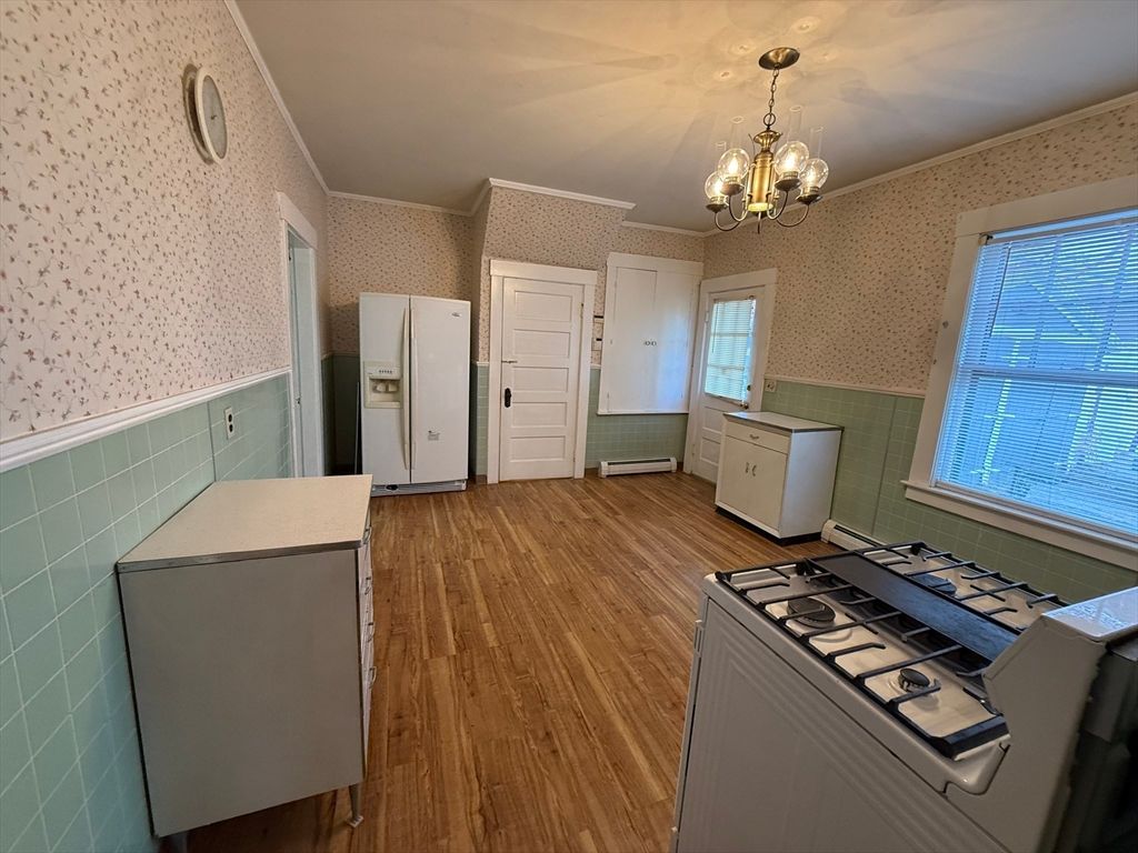 Chandelier, Interior, Kitchen, Wood Texture Flooring