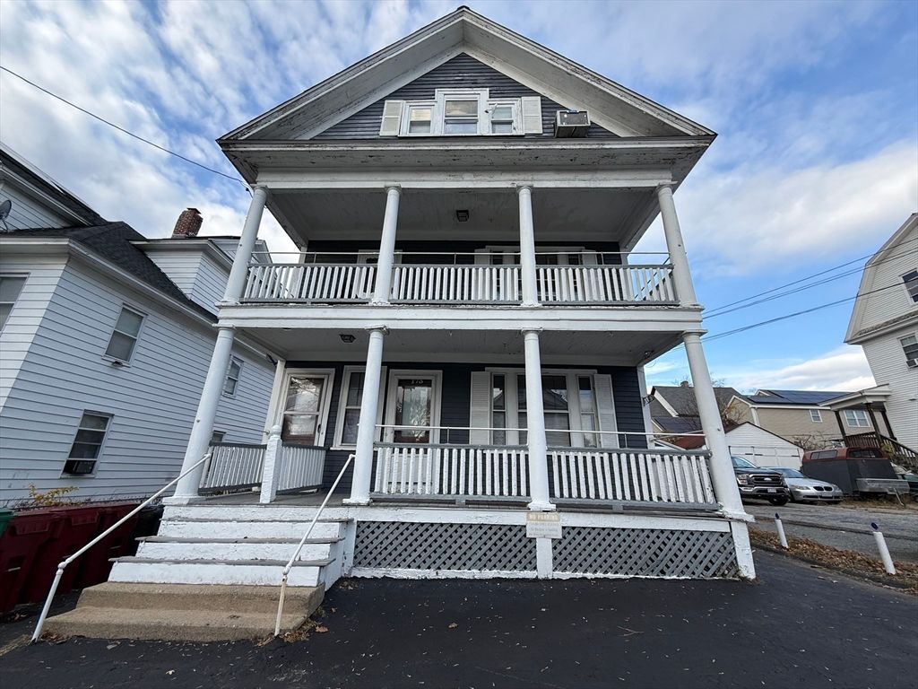 Exterior, Facade, Queen Anne Victorian