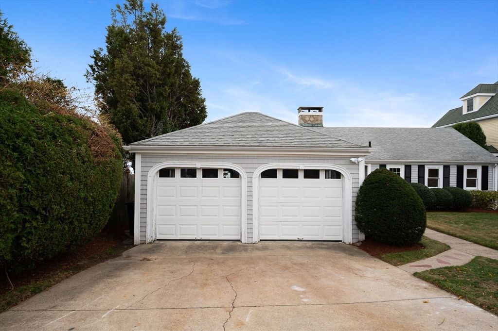 Detached Garage, Exterior