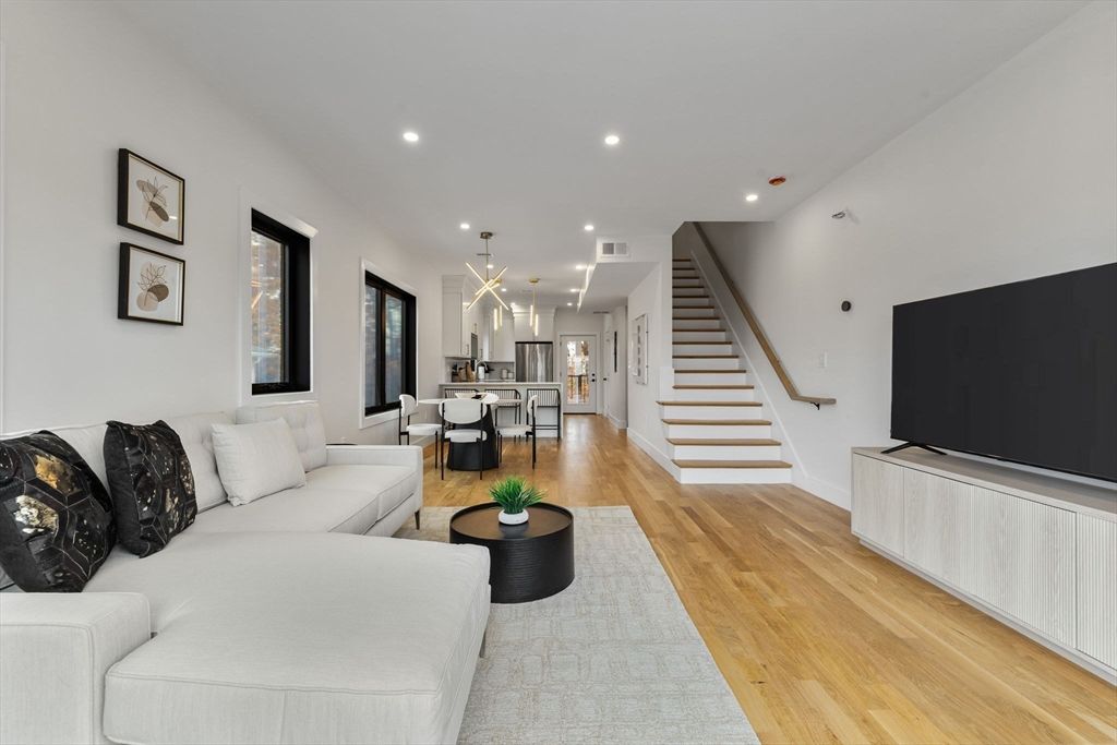 Dining room, Interior, Kitchen, Living room, Pendant Lights, Recessed Lighting, Wood Texture Flooring