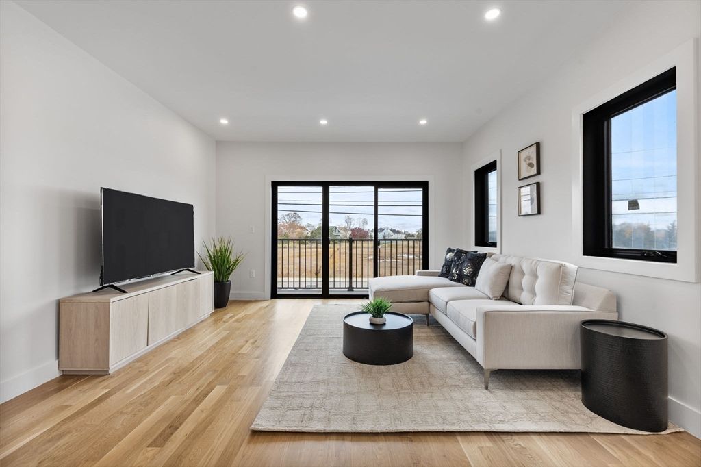 Interior, Living room, Recessed Lighting, Wood Texture Flooring