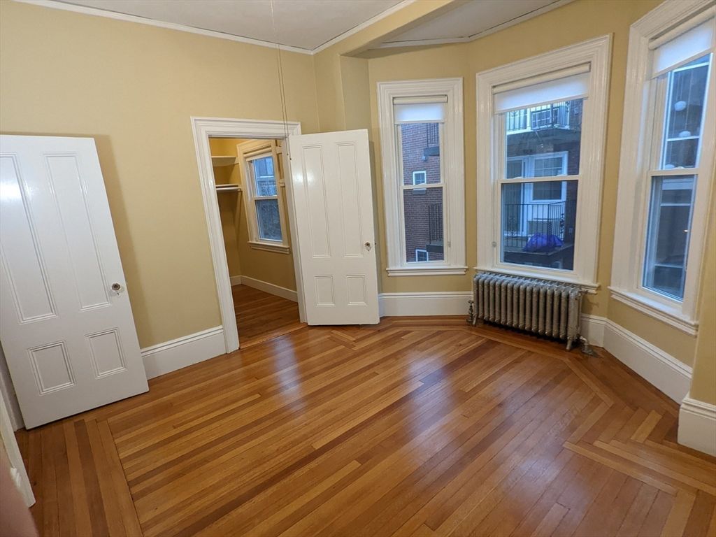 Empty room, Interior, Pendant Lights, Wood Texture Flooring