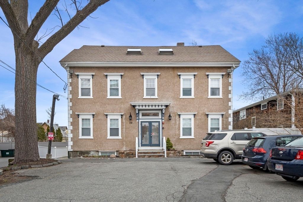 Exterior, Facade, Georgian