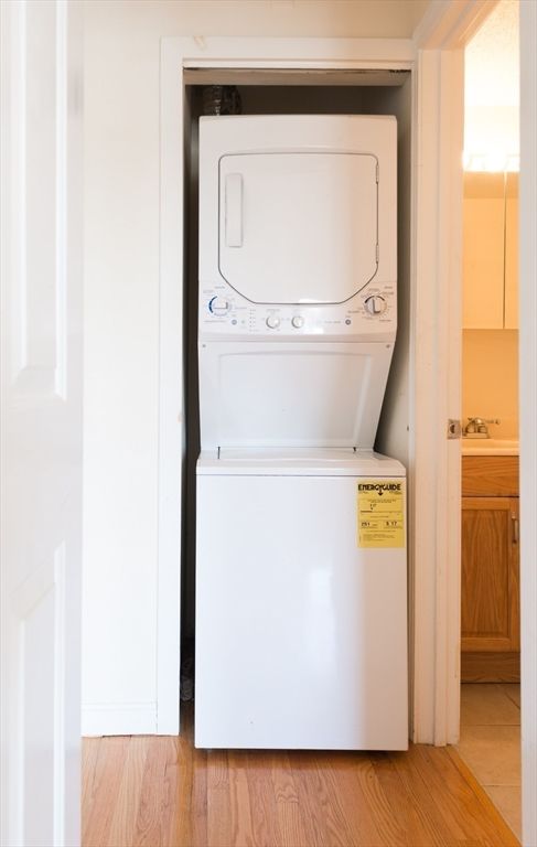 Interior, Utility Closets, Washer, Wood Texture Flooring