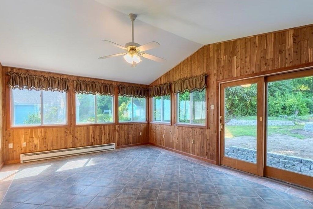 Empty room, Interior, Sun Room, Wooden Walls