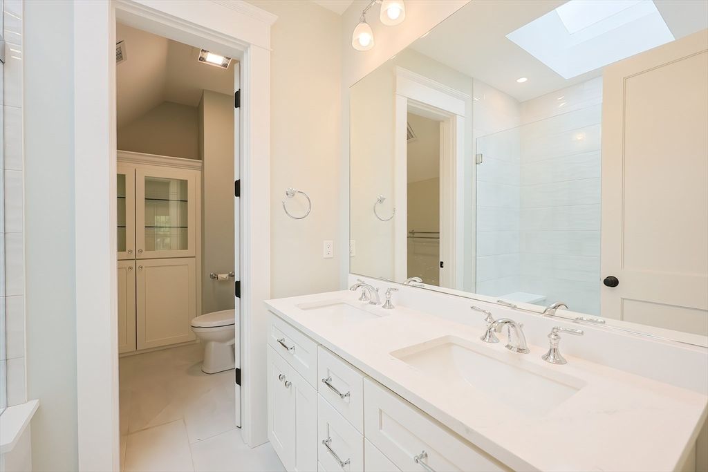 Bathroom, Dual Sink Vanities, Interior, Recessed Lighting