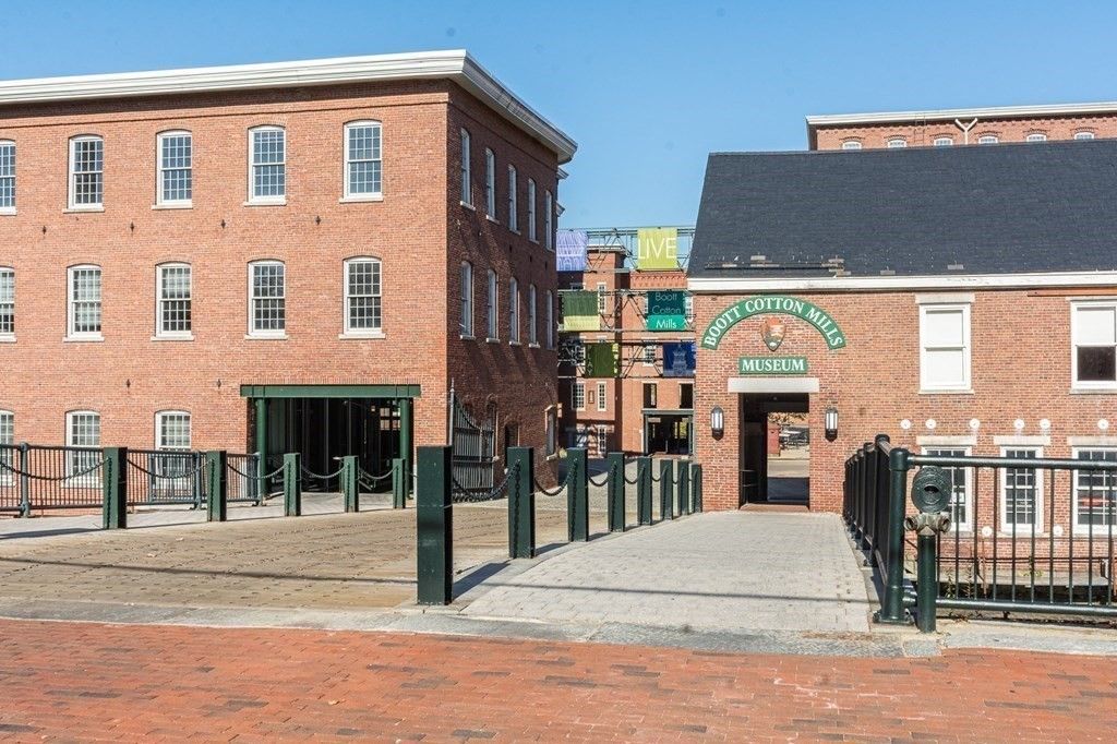 Exterior, Facade, Brick Facade, Rowhouse