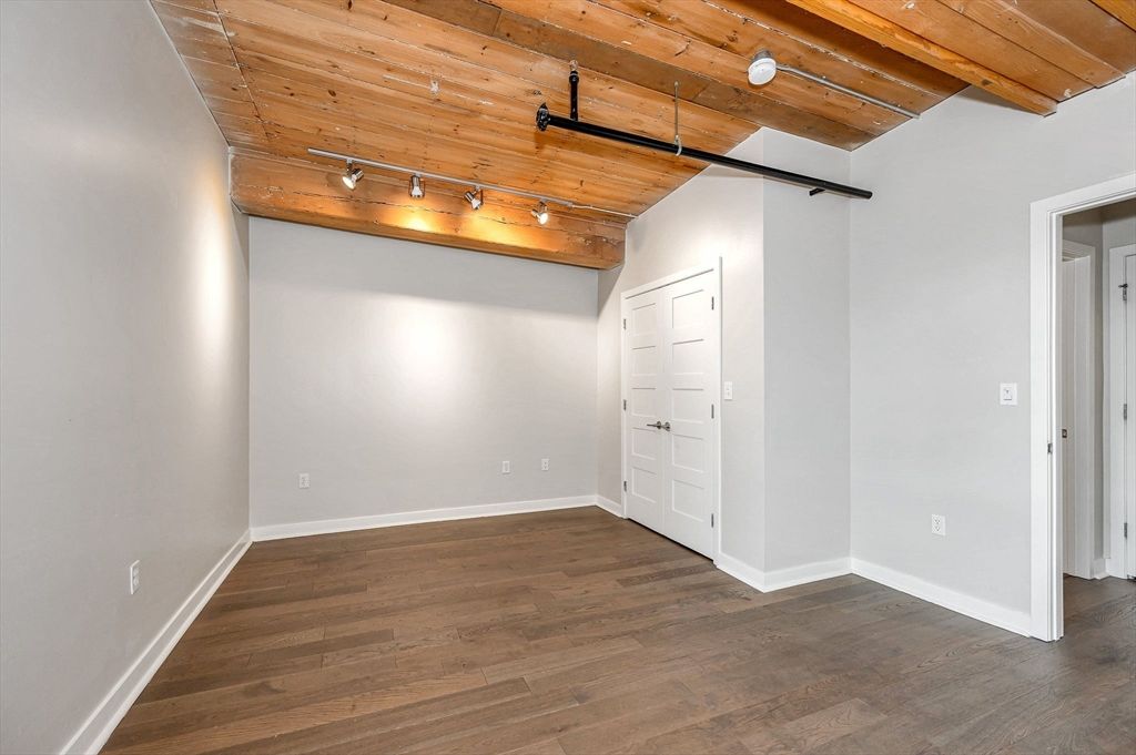 Empty room, Interior, Wooden Beams, Wooden Ceilings, Wood Texture Flooring