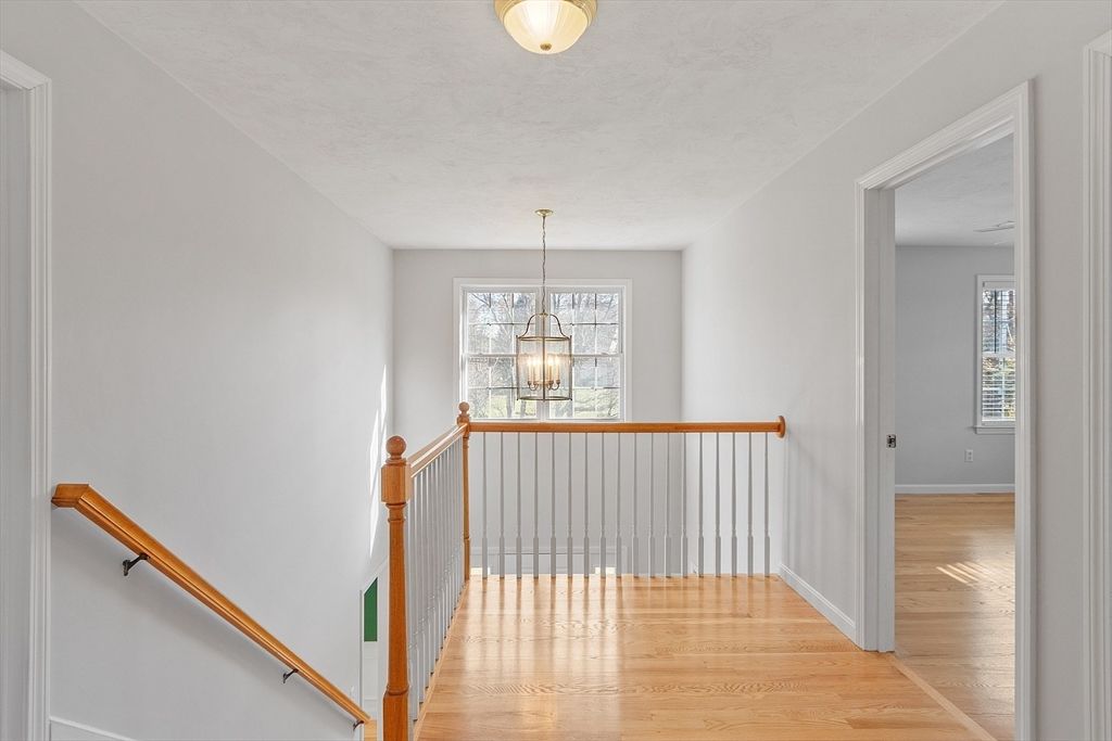 Interior, Pendant Lights, Wood Texture Flooring