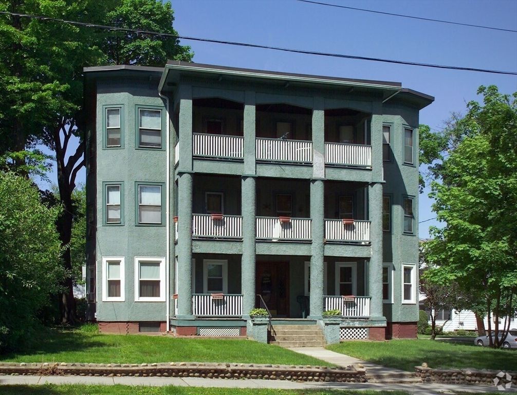 Exterior, Facade, Rowhouse