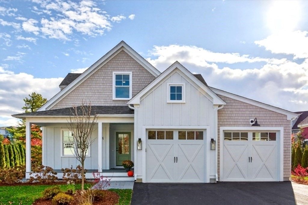 Attached, Exterior, Facade, Farmhouse