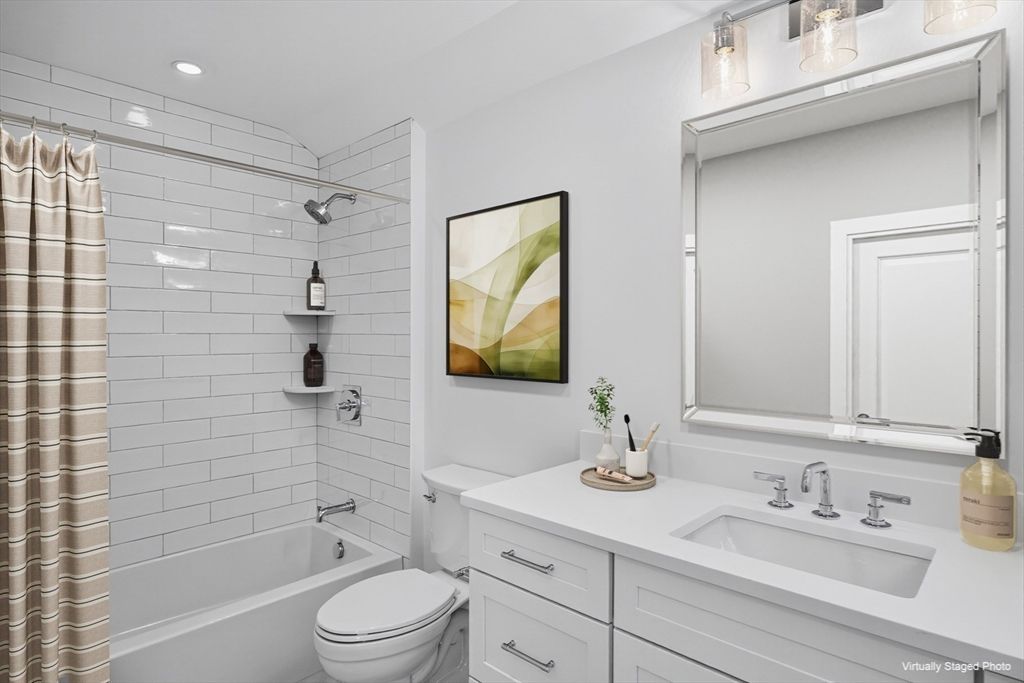 Bathroom, Interior, Recessed Lighting