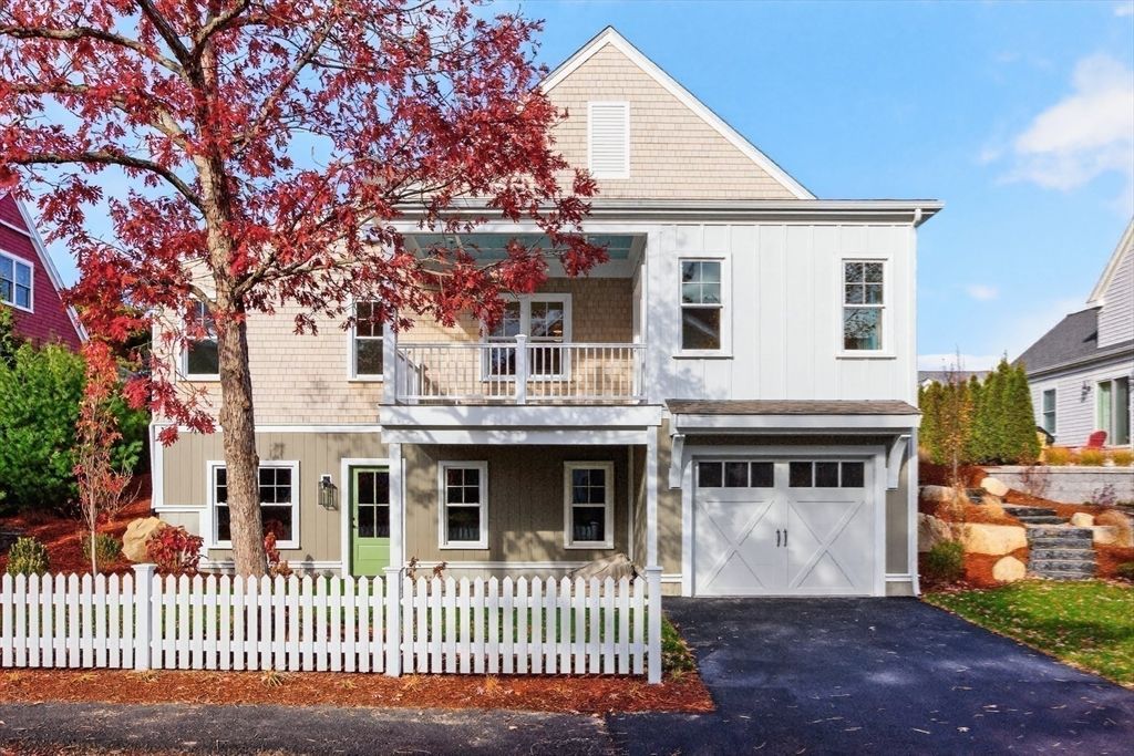 Attached, Exterior, Facade, Farmhouse