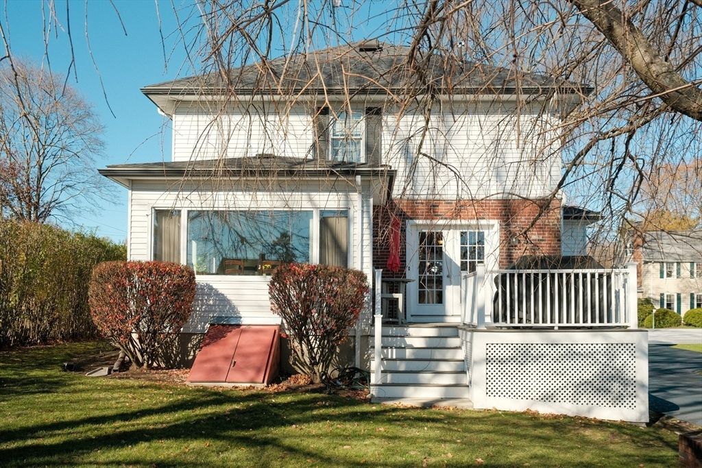 Exterior, Facade, Brick Facade, American Foursquare