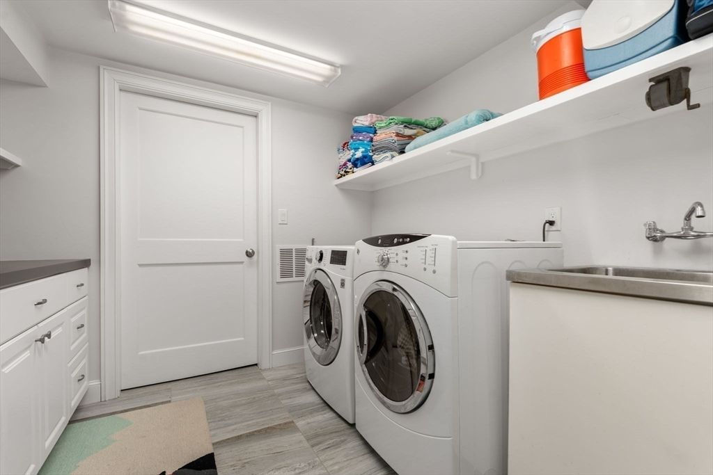Interior, Washer, Wood Texture Flooring