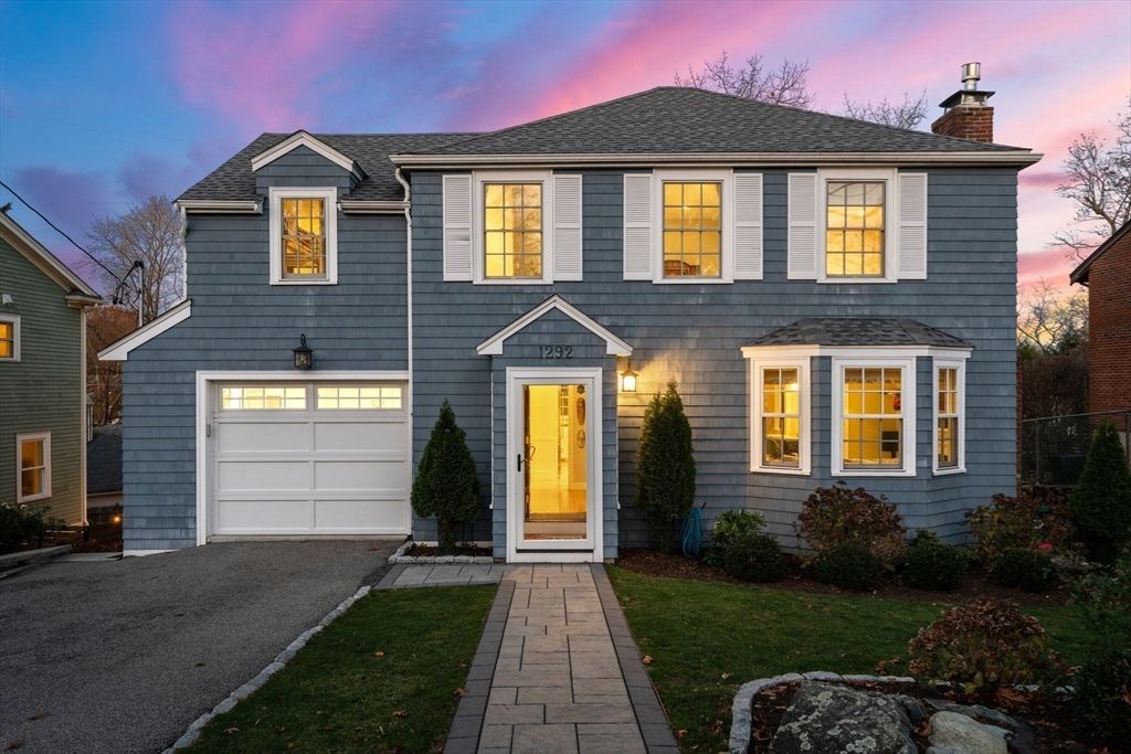 Attached, Exterior, Facade, Georgian