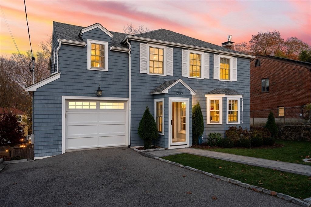 Attached, Exterior, Facade, Georgian